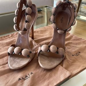 Alaia Pompom stilettos classic nude suede